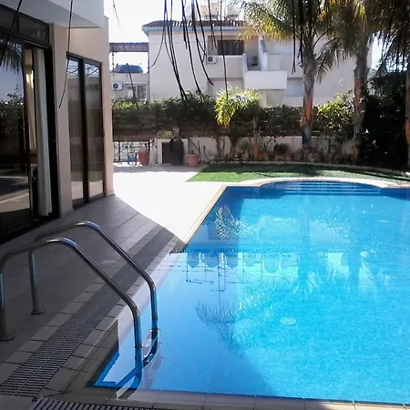 Long Beach Garden Villa *