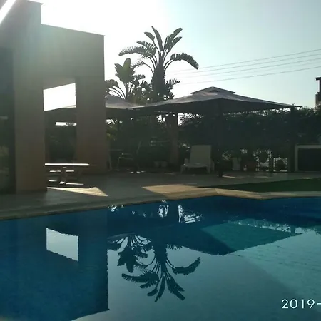 Long Beach Garden Villa *